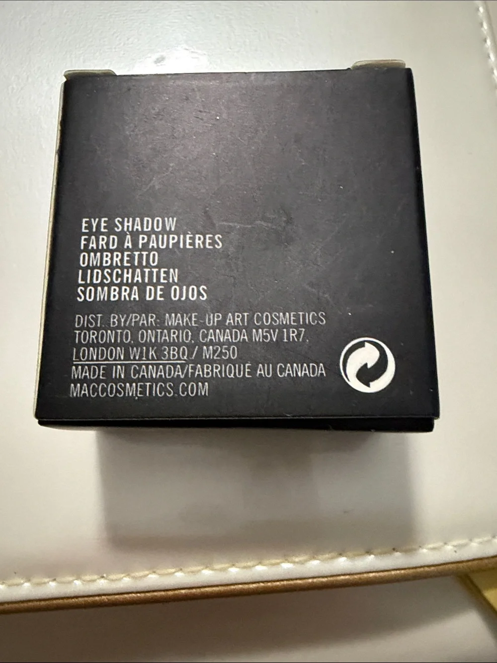 MAC Cosmetics eye shadow in Plumage